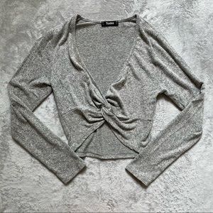 grey long sleeve crop top